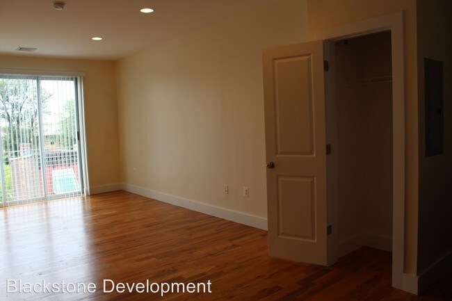 Building Photo - 1325 N 15th St