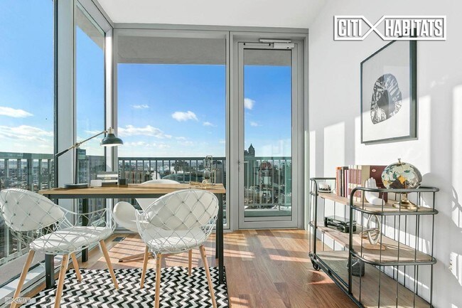 Building Photo - 430 Albee Square W