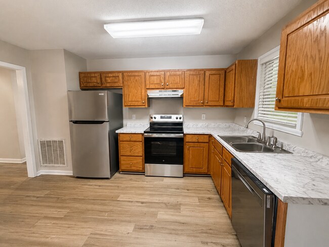 Building Photo - 308 E Gilbreath St