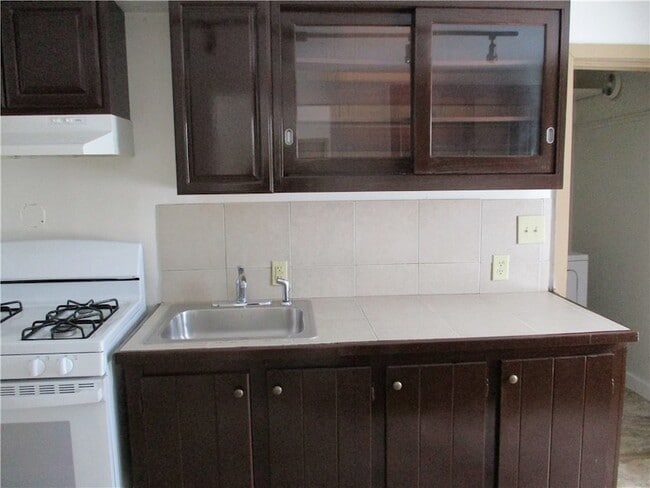 Building Photo - 15 Rowley Ave