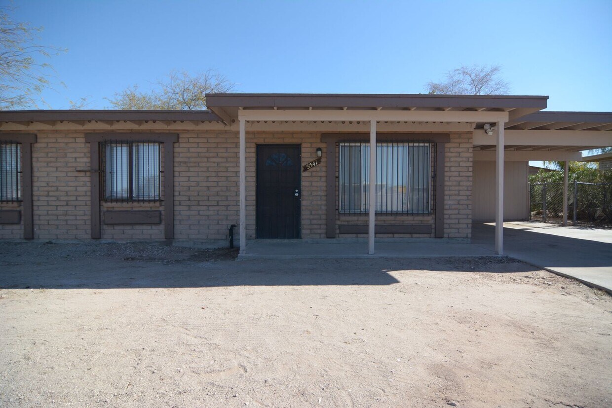 Primary Photo - Remodeled 4 Bedroom 2 Bath Home! Great Sou...
