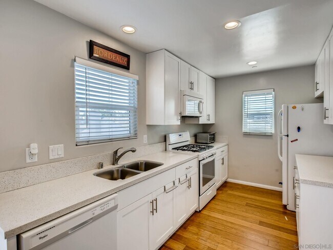 Foto del edificio - 4653 Castelar St