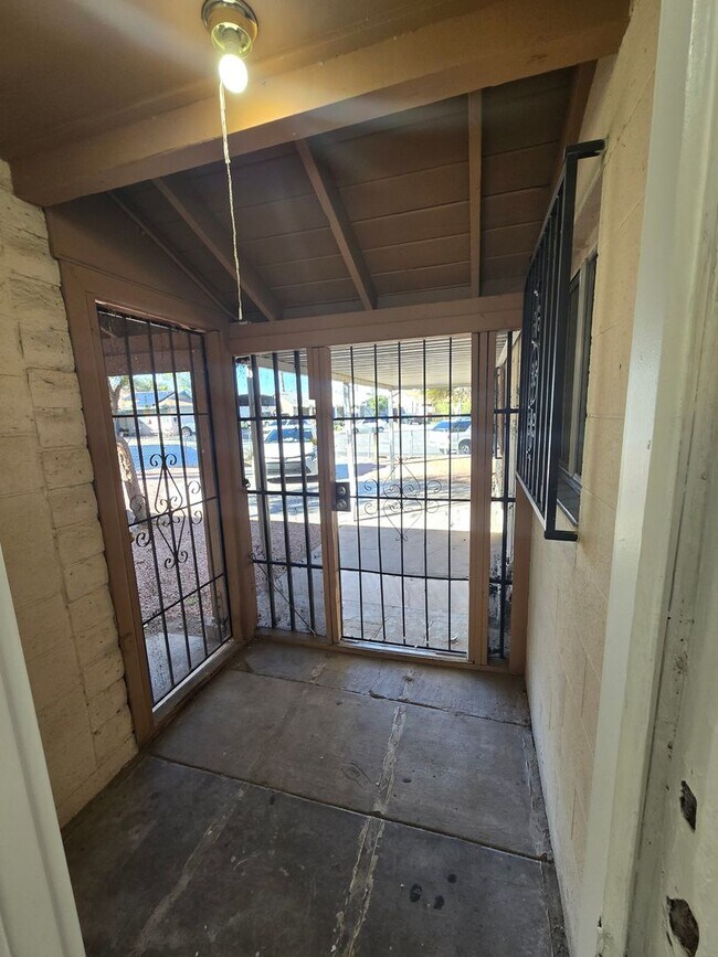 Foto del edificio - Lock in ($2100) off February 2026  if you move-in by December 29, 2025.