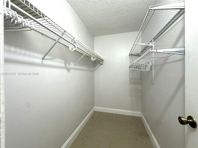 Foto del edificio - 9370 SW 8th St