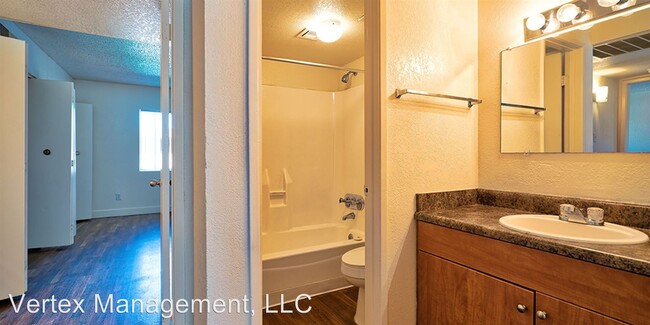 Foto del edificio - 2 br, 1 bath Apartment - 6112 N. 67th Avenue