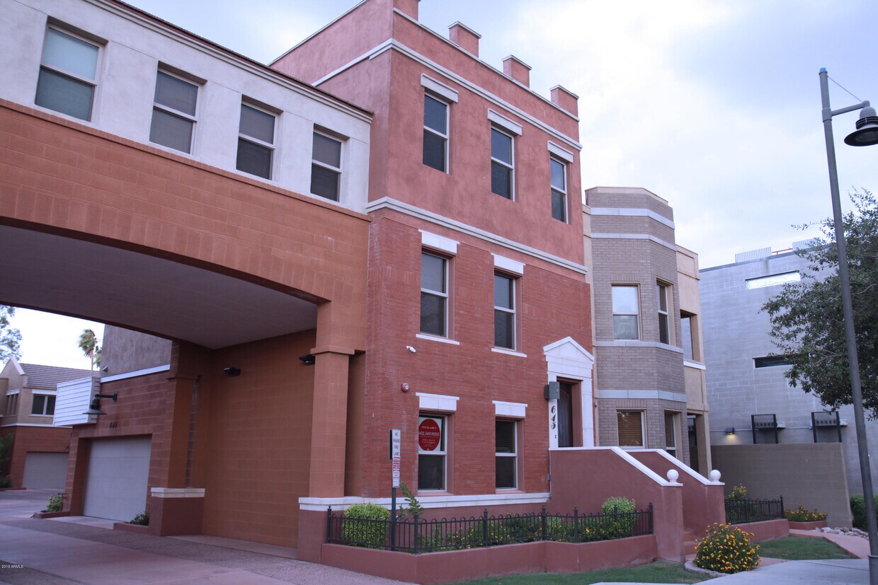645 S Roosevelt St, Tempe, AZ 85281 Townhome Rentals in Tempe AZ
