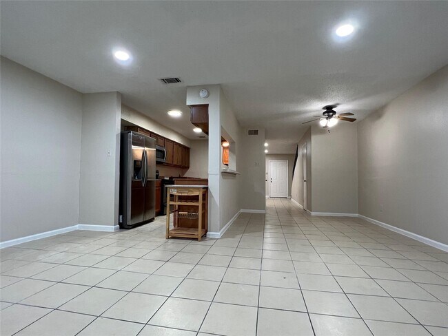 Foto del edificio - 2130 Greenbriar Colony Dr