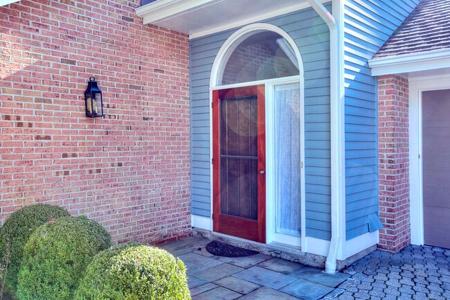 Building Photo - 135 Regents Pk