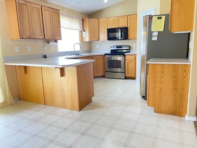 Building Photo - Wonderful Meridian Home with RV Parking!