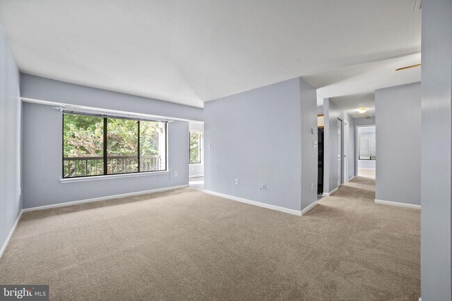 Foto del edificio - 8385 Buttress Ln