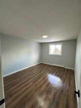 Building Photo - 30 Parkwood Dr