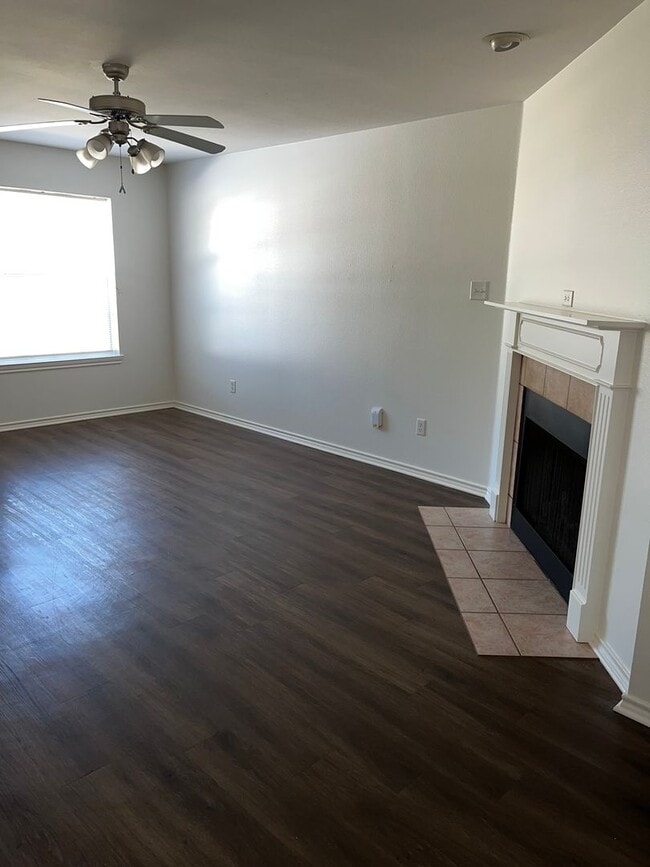 Building Photo - 2010 Seabiscuit Trce