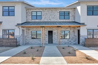 Building Photo - 2201 E Arbrook Blvd