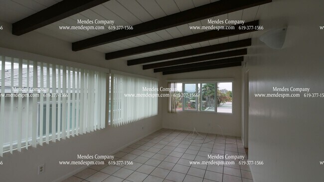 Building Photo - Cozy 2 bed / 1 bath Upstairs Unit With A L...