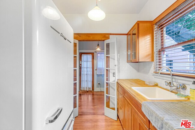 Foto del edificio - 30 Paloma Ave