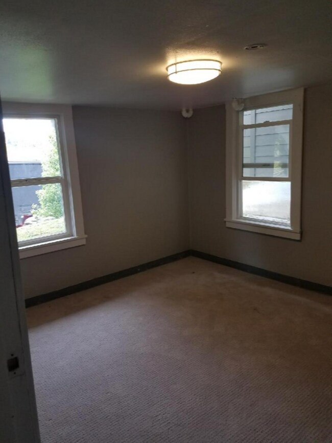 Building Photo - Rental -- Queen Anne