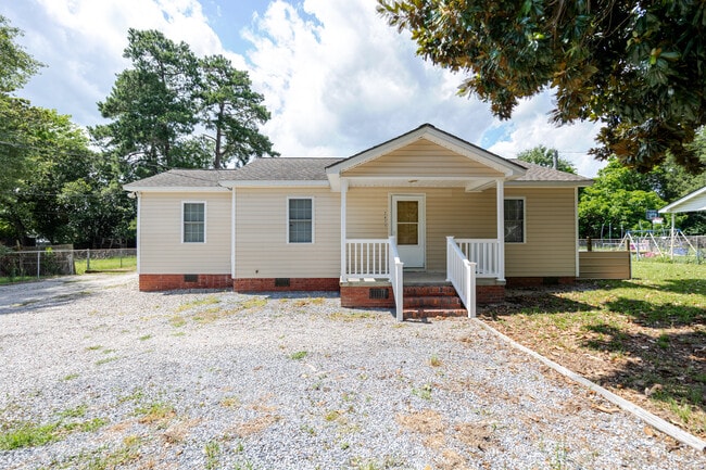 Building Photo - 2621 State Rd S-21-535
