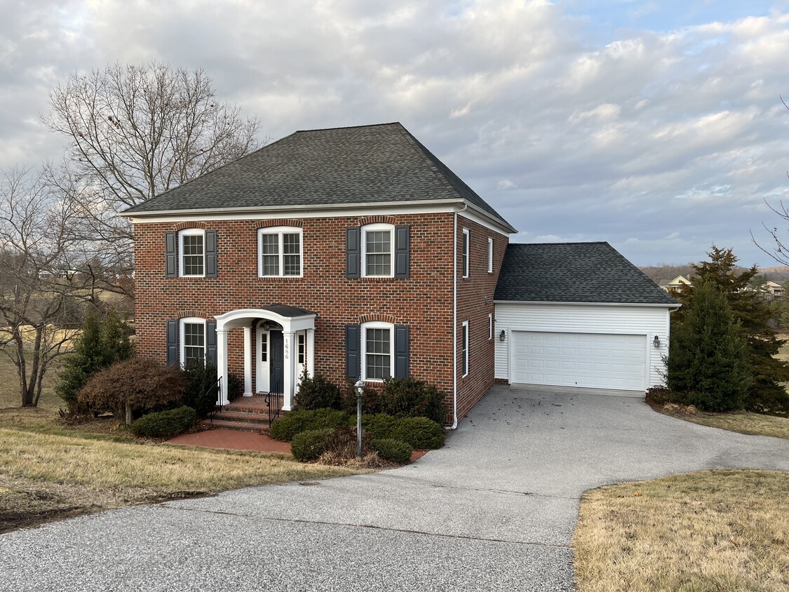 Primary Photo - 1686 Turnberry Ln