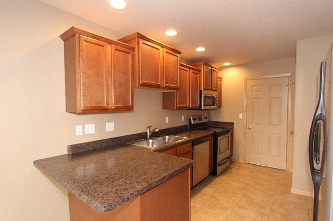 Building Photo - 233 Woodfield Court