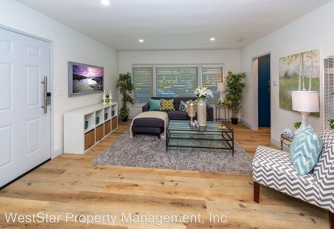 Building Photo - 3911 E 8th St