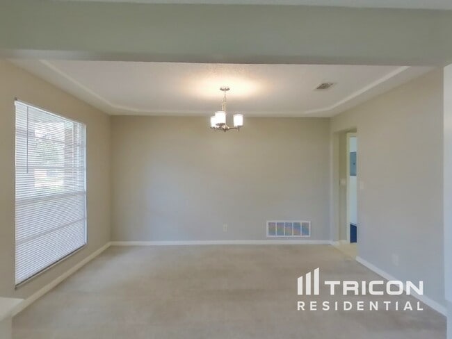 Building Photo - 2518 Lang Ave