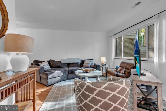 Foto del edificio - 1052 Cedar Ridge Ct