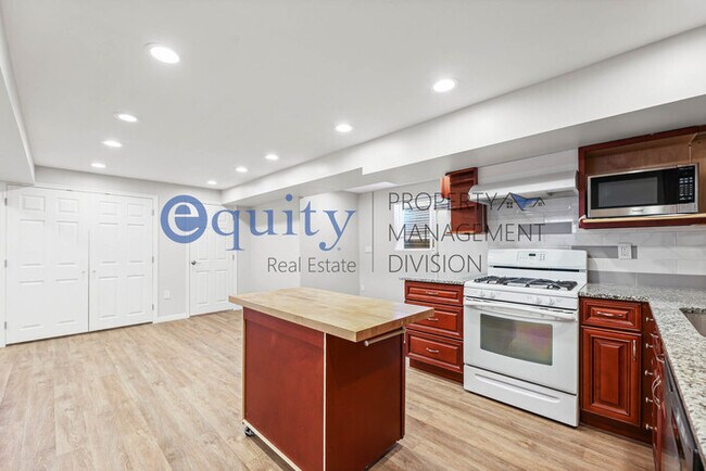 Foto del edificio - Large basement apartment in South Jordan