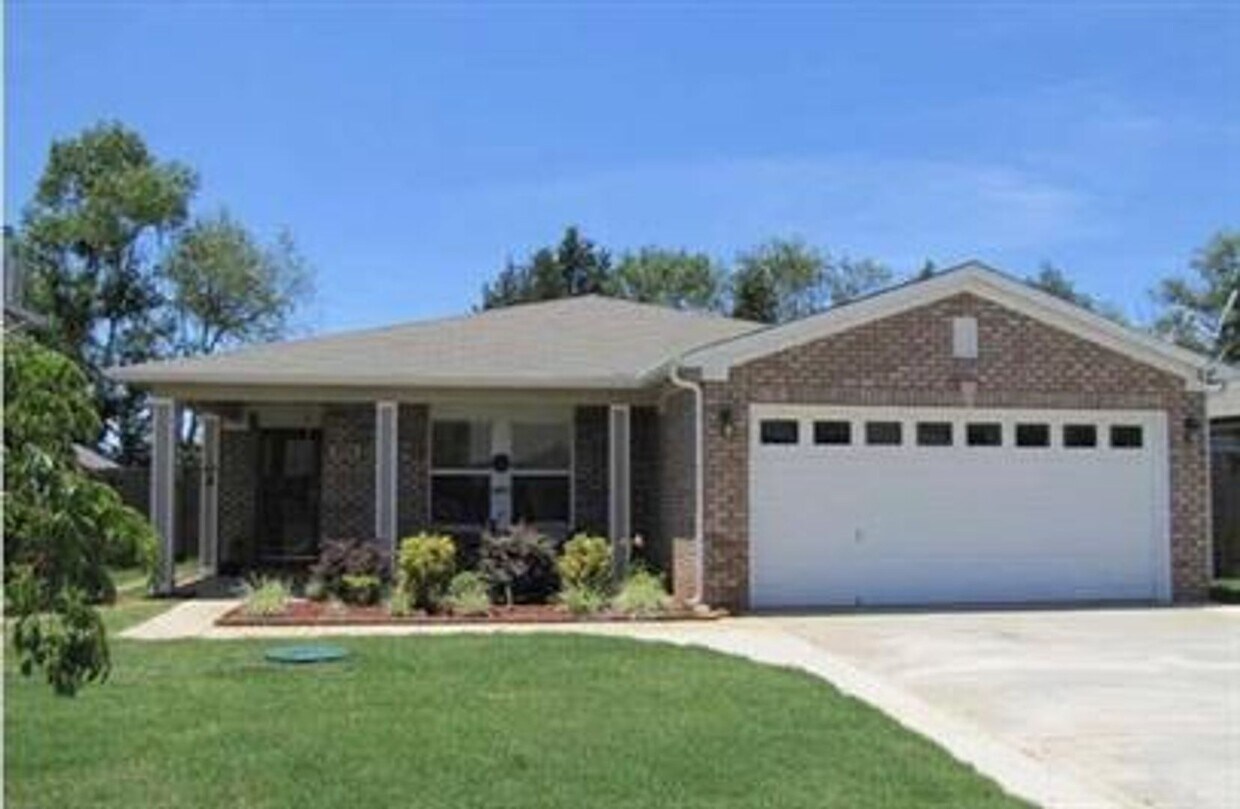 Primary Photo - 406 Jasmine Dr