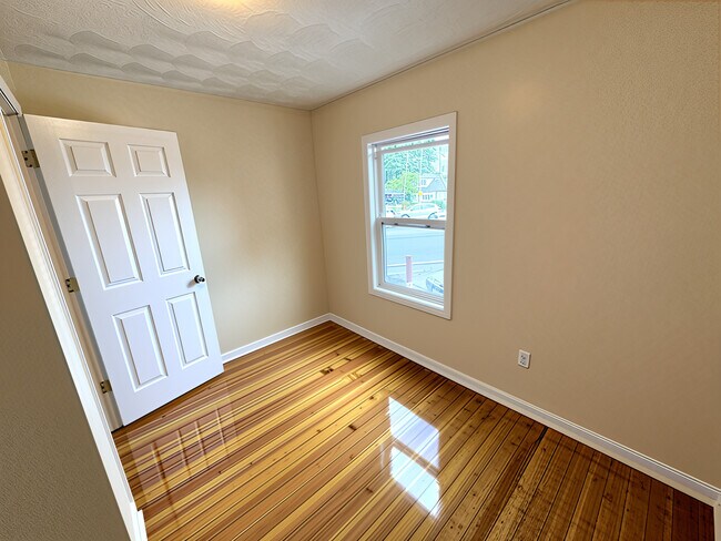 Foto del edificio - 1096 N Shore Rd