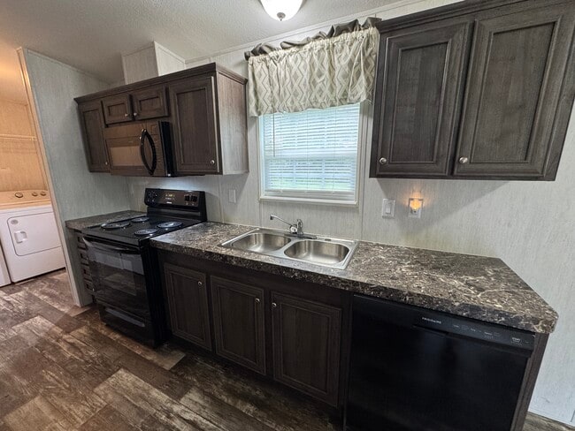 Kitchen - 34 Lone Pine Ct