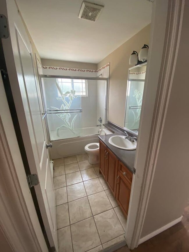 Building Photo - 8009 Melburn Dr