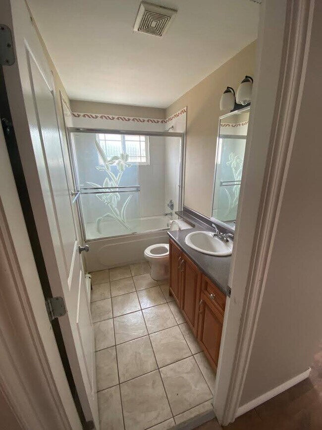 Photo du bâtiment - 8009 Melburn Dr