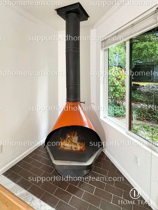 Foto del edificio - "Charming 2-Bed Townhouse with Spacious 12...