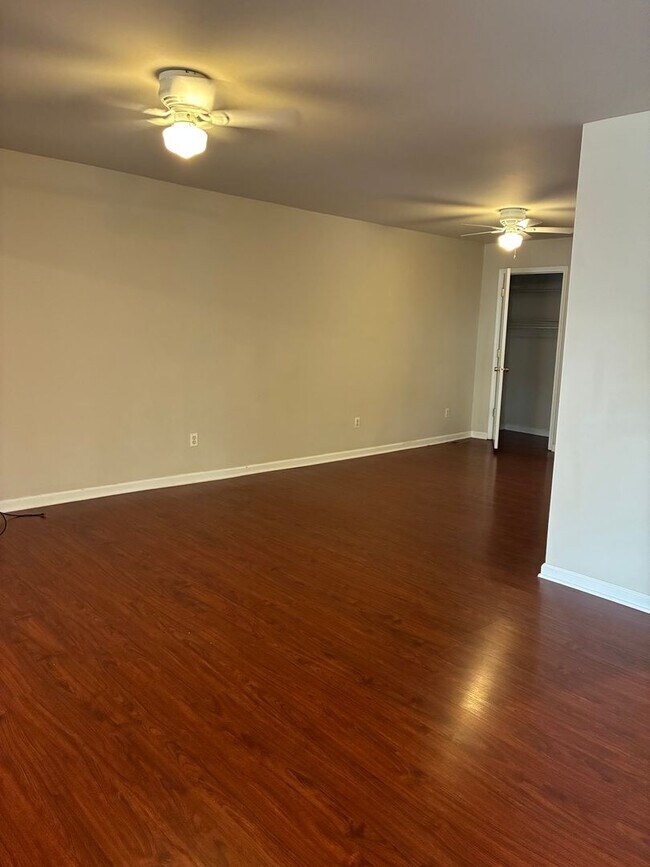 Foto del edificio - Beautifully Updated 3 Bedroom, 2 Bath Sing...