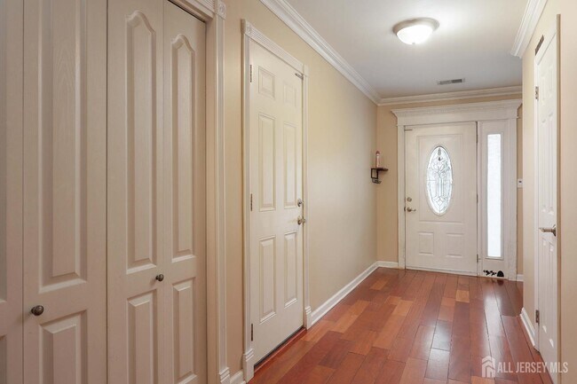 Foto del edificio - 117 Lexington Cir