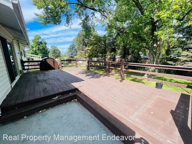 Building Photo - 3 br, 2.5 bath House - 11943 Midvale Dr