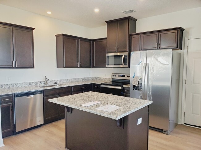 Building Photo - 593 Abode Ave