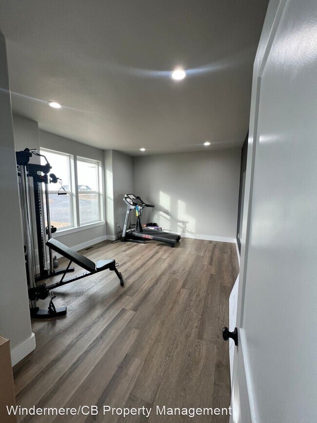 Foto del edificio - 3 br, 2.5 bath House - 2410 Rd 10.8 NW