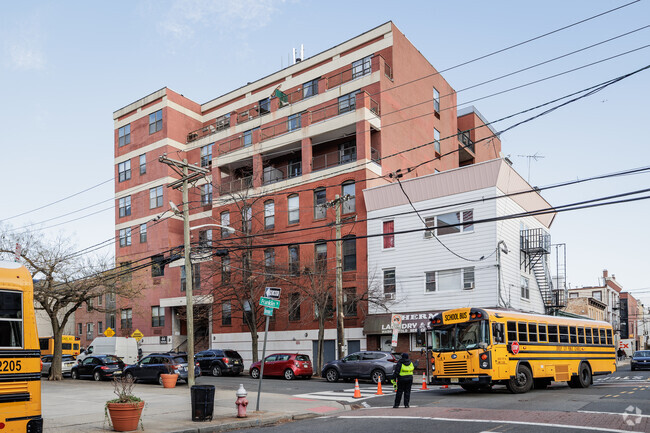 Building Photo - 44 Sherman Ave