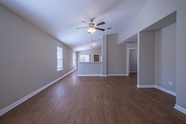 Building Photo - Lovely & Convenient 3 Bedroom, 2 Bath Home...