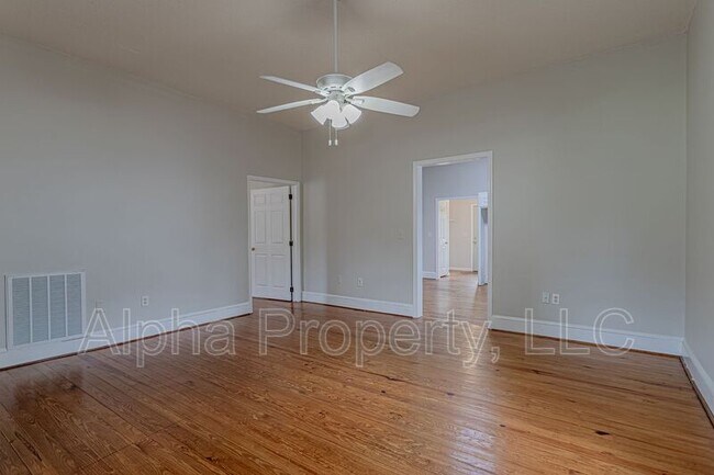 Building Photo - 7 25th St