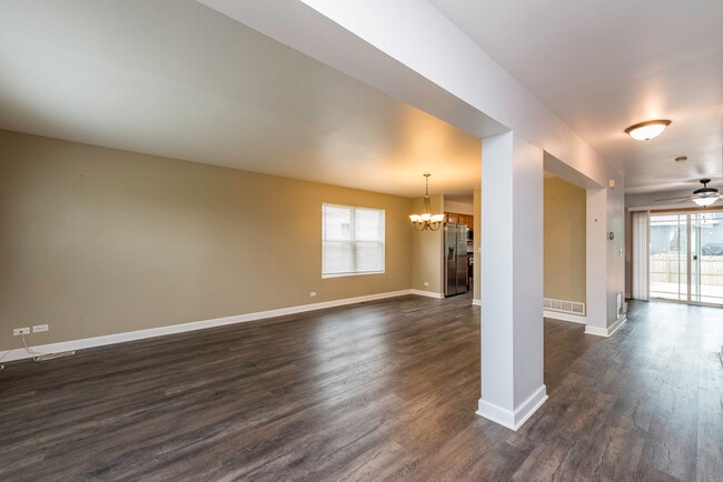 Building Photo - 686 Chippewa Cir