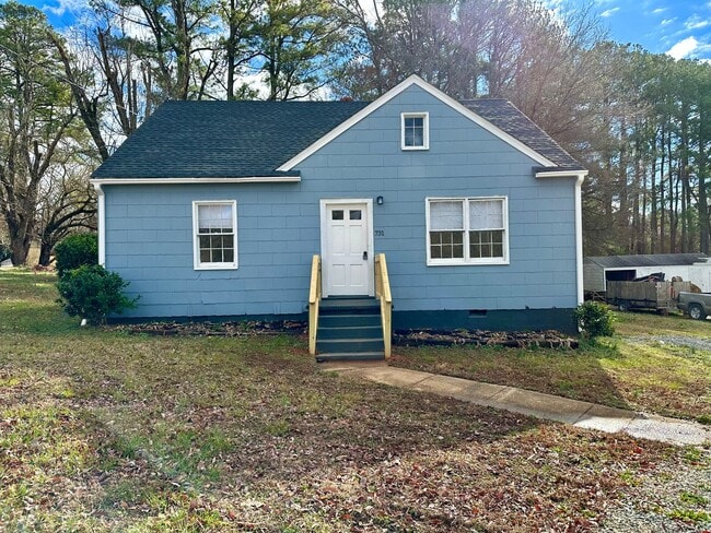 Building Photo - Beautiful Hardwood Floors and More