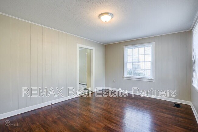 Building Photo - 604 Melba Ave