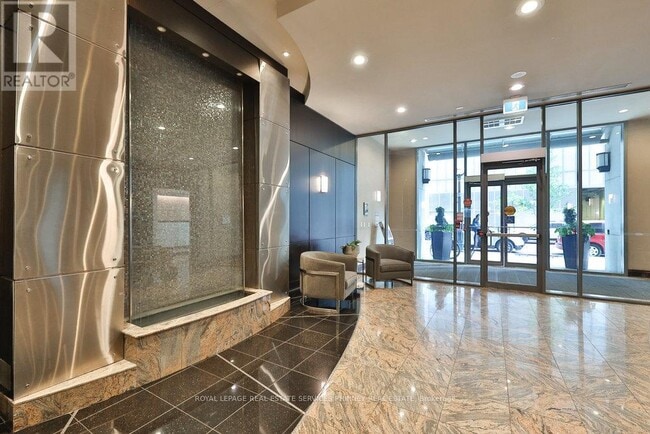 Building Photo - 30 Grand Trunk Crescent