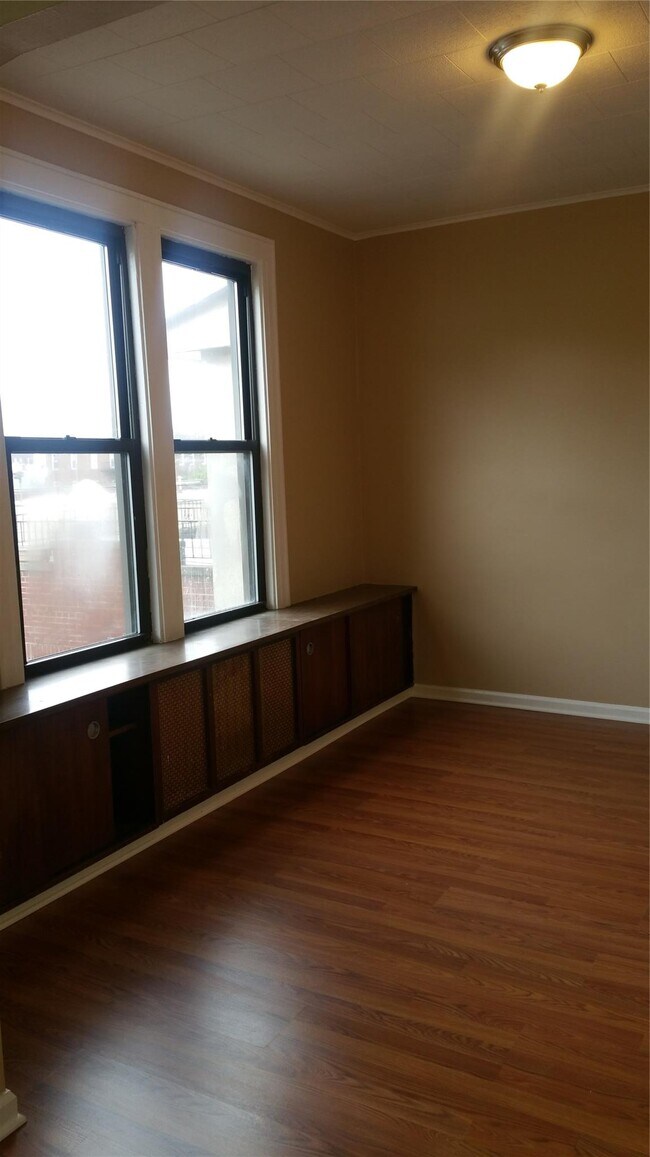 Foto del edificio - 2115F Grove St