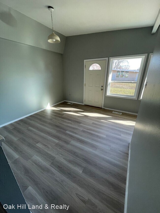 3 br, 1.5 bath House 1542 Harrington Loop House Rental in Sergeant