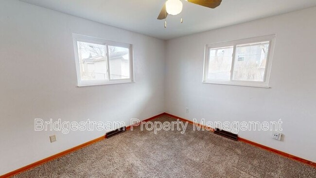 Building Photo - 1307 Heatherdale Ave