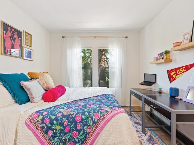 Private Bedroom - The Lorenzo