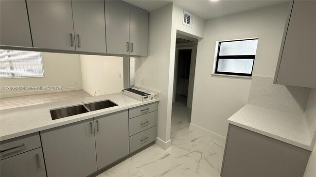 Foto del edificio - 2750 W 63rd Pl